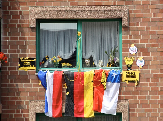 频频出现在 频频出现在